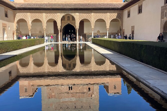 Granada : Private Alhambra Tour + Nazaries Palaces (VIP) - Guides and pacing: what the best versions seem to deliver