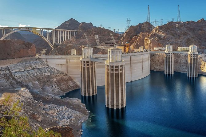 Hoover Dam Inside Tour from Las Vegas, WiFi - A Hoover Dam inside tour with real river views