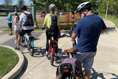 Houston Heights eBike VIP Private Foodie Tour - Stop 1: Hopdoddy Burger Bar and the art of a first bite