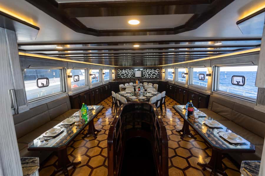 Hurghada: Royal Luxury VIP Cruise to Orange Bay with Lunch - Onboard massage: a quiet luxury while the sea does its job