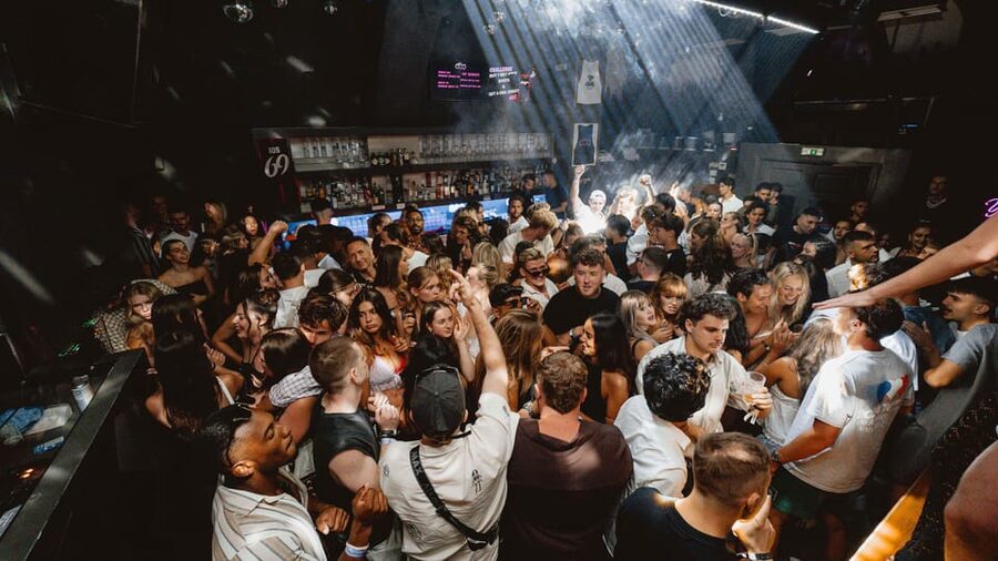 Ios: Pub Crawl with 5 Venues, 5 Shots, and 5 VIP Entrances - Key highlights worth knowing