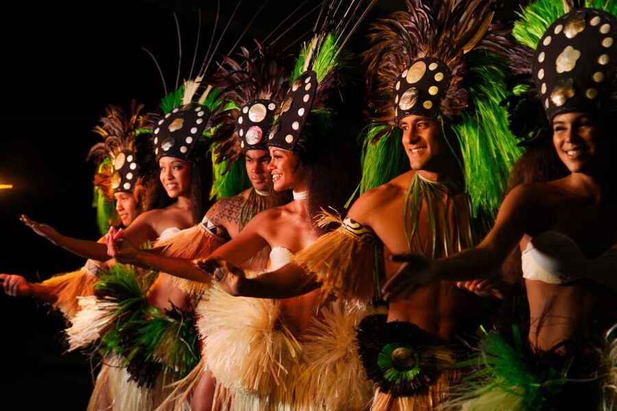 Kauai: VIP Manor House Dinner & Luau Kalamaku Show - Fire poi ball and knife dancing: the moment the room pays attention