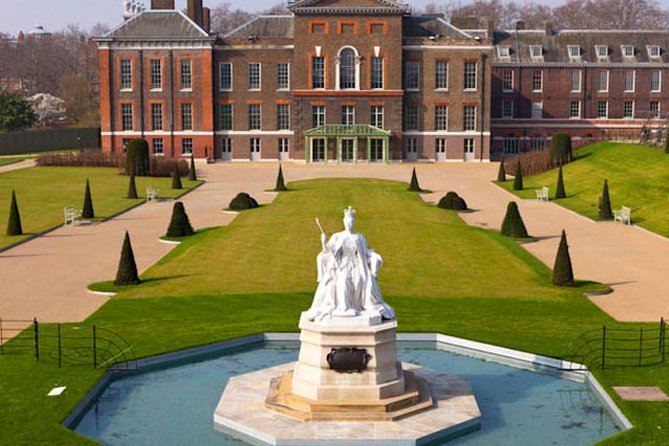 Kensington Palace VIP Garden Tour with Royal High Tea - Stop 4: The Diana Statue and the Sunken Garden View