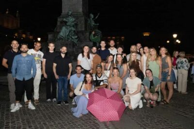 Krakow: Pub Crawl 1H Open Bar, VIP Entry & Welcome Shots - The first stop power hour: why the unlimited drinks change the math