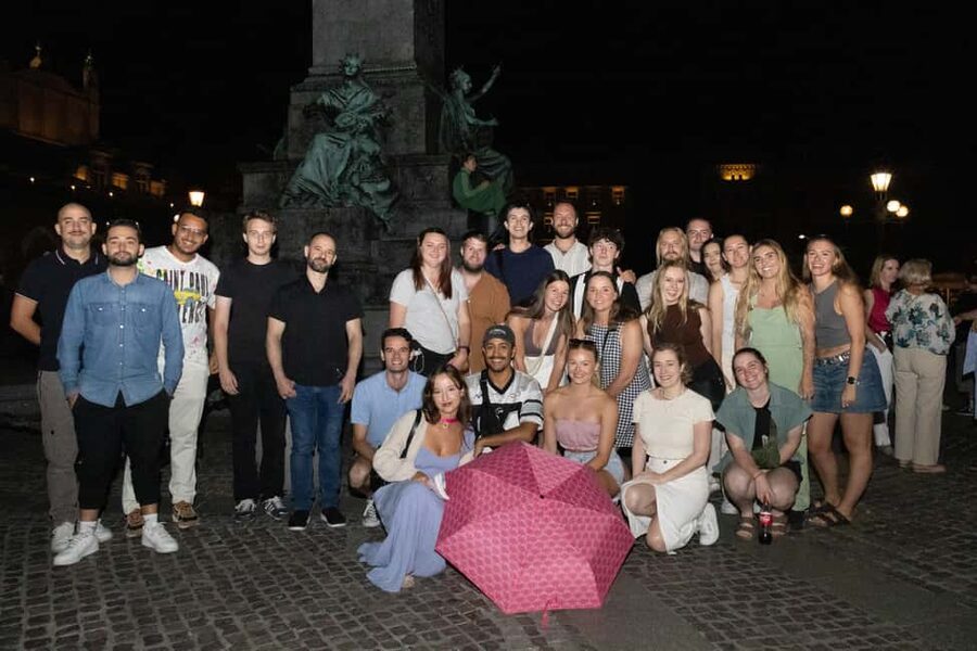 Krakow: Pub Crawl 1H Open Bar, VIP Entry & Welcome Shots - The first stop power hour: why the unlimited drinks change the math