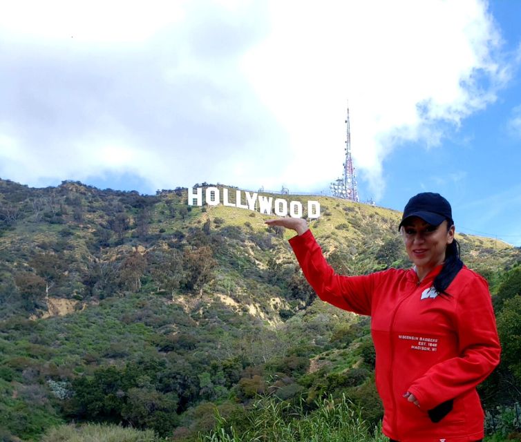 LA VIP Tour : Beverly Hills, Sunset Strip, & Hollywood Sign! - Rodeo Drive and Beverly Hills Sign: the classic contrast