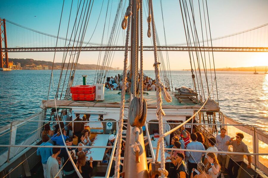 Lisbon Boat Party - Live DJ & Afterparty with VIP Club entry - The DJ Set: House, Techno, and Reggaeton for Dancing