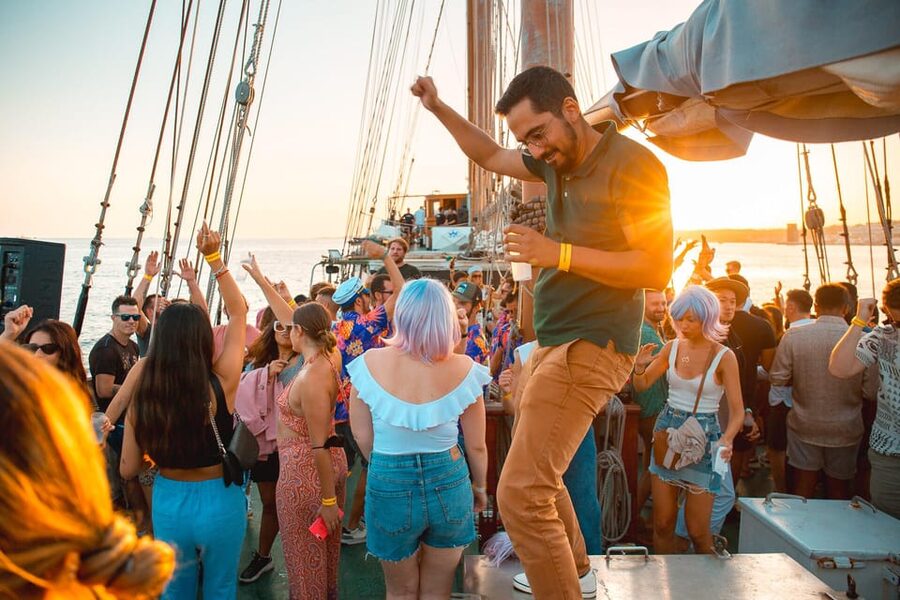 Lisbon Boat Party - Live DJ & Afterparty with VIP Club entry - Practical Tips for a Smooth 4-Hour Night on the River