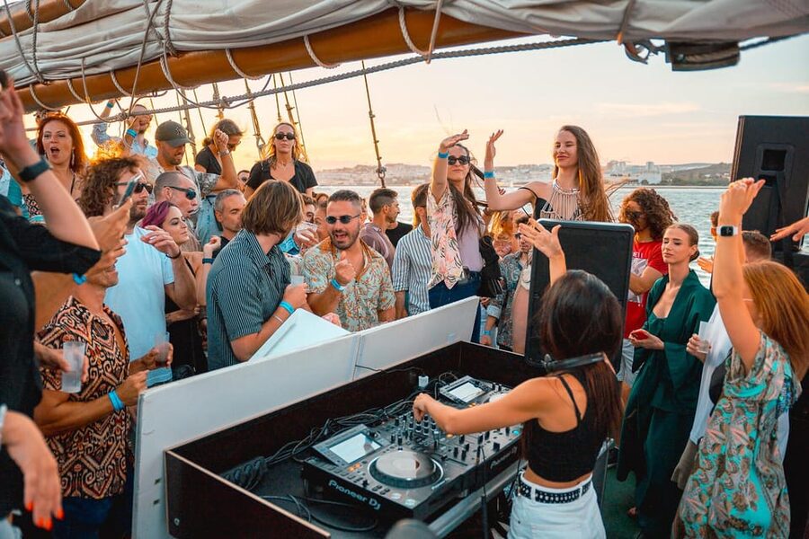 Lisbon Boat Party - Live DJ & Afterparty with VIP Club entry - 4 Hours on the Tagus: Views, Sunset, and Dolphin-Watching Time