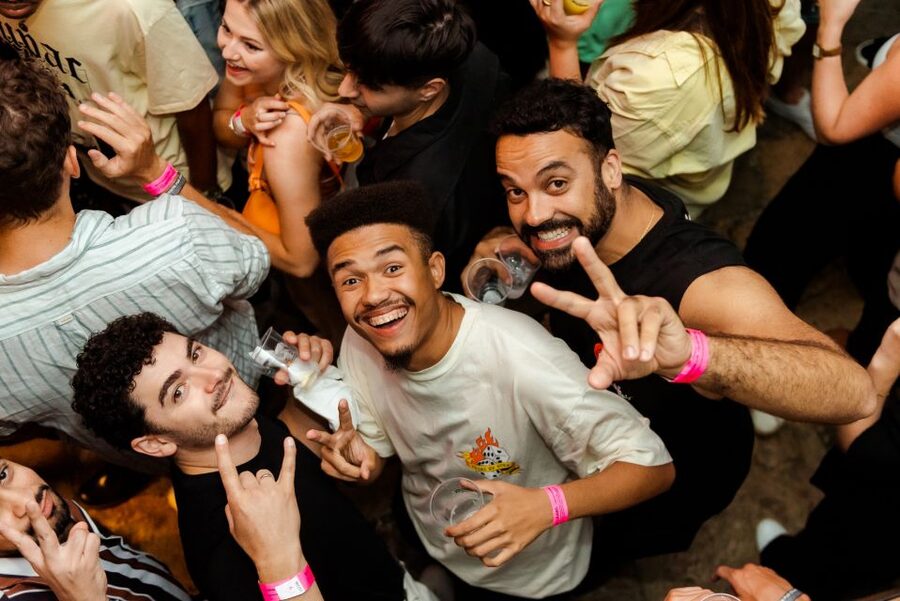 Lisbon PinkStreet Pubcrawl: 1hOpen Bar, Shots,VIP Club Entry - Should You Book Lisbon PinkStreet Pubcrawl?