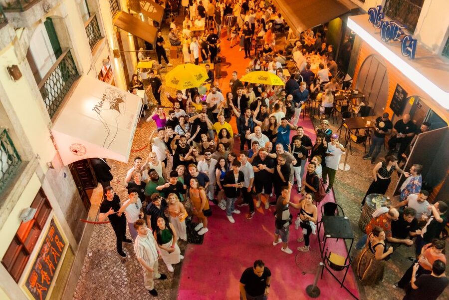 Lisbon PinkStreet Pubcrawl: 1hOpen Bar, Shots,VIP Club Entry - Pink Street After Dark: How the Crawl Makes This Area Easy