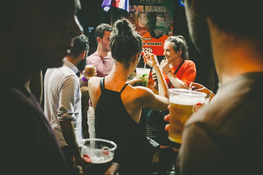 Lisbon: Pub Crawl with Open Bar and VIP Club Entry - Meeting at Praça Luís de Camões: quick start, easy handoff