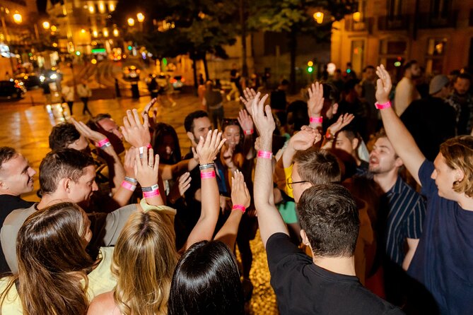 Lisbon: Pub Crawl with Open Bar, Shots & VIP Club Entry - Meet at Praça Luís de Camões and get your bearings fast