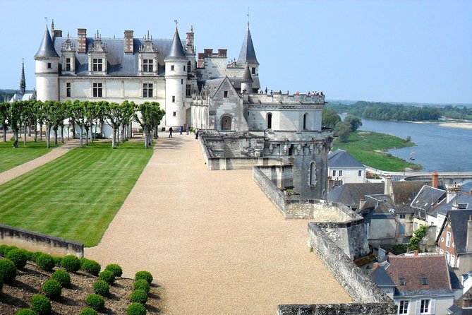 Loire Valley Castles VIP Private Tour: Chambord, Chenonceaux, Amboise - Chenonceau time: gothic meets Renaissance on a bridge over the Cher