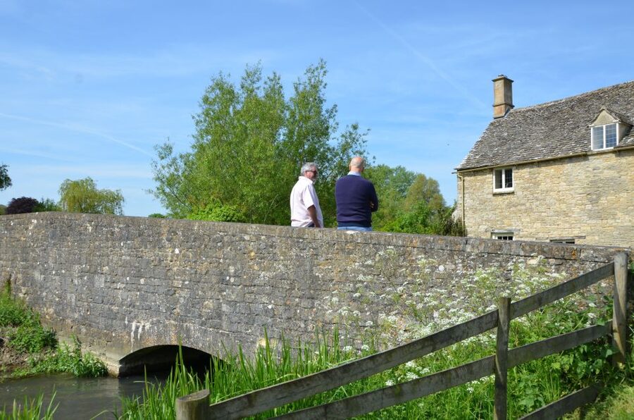 London: Downton Abbey Countryside Black Taxi VIP Tour - Cross-country drive and a countryside pub lunch that breaks up the day