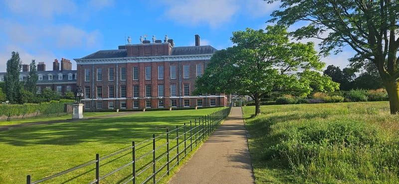 London: VIP Kensington Palace Gardens Tour & Royal High Tea - Price and value: is $155 per person a smart buy?