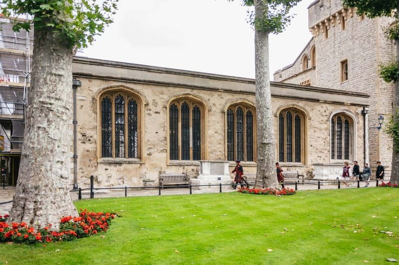 London: VIP Tower Opening Ceremony, Crown Jewels & Cruise - VIP arrival and meeting at Tower Place