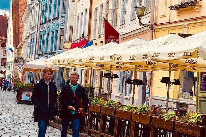 Luxury Day Trip to Tallinn with superior cabin VIP guide and lavish buffet - The VIP cruise cabin: why it changes the whole day
