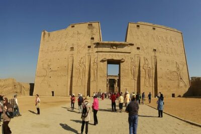 Luxury sunrise Ballon ride in Luxor -VIP - The 3-hour flow: pickup, balloon setup, and landing with a certificate
