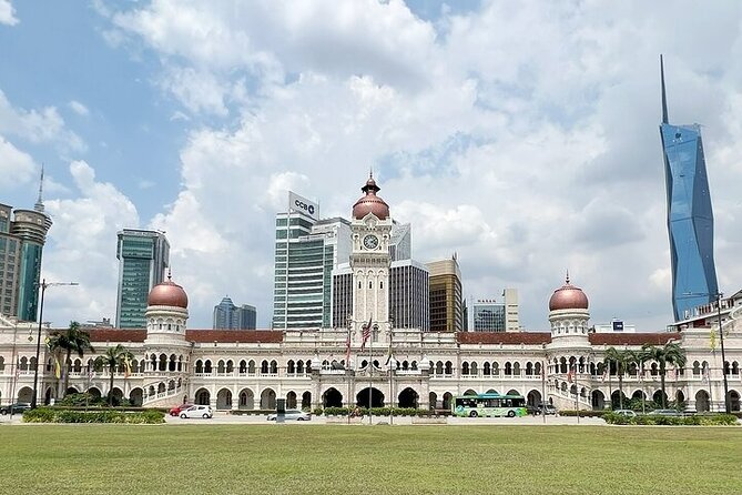 LUXURY VIP bus: Kuala Lumpur (KL) guided day tour from Singapore - Long day logistics: timing, restrooms, and what food planning really means
