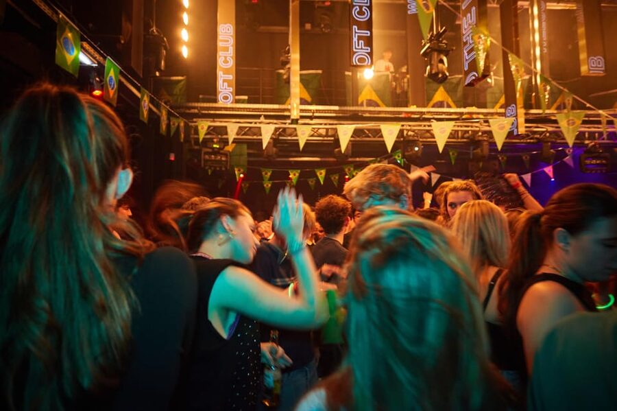 Lyon: Riviera Bar Crawl Party with Free Shots and Vip Entry - Practical tips for a smoother night in Lyon