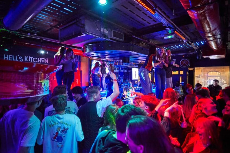 Lyon: Riviera Bar Crawl Party with Free Shots and Vip Entry - What the 4-hour plan really looks like (and how to pace yourself)