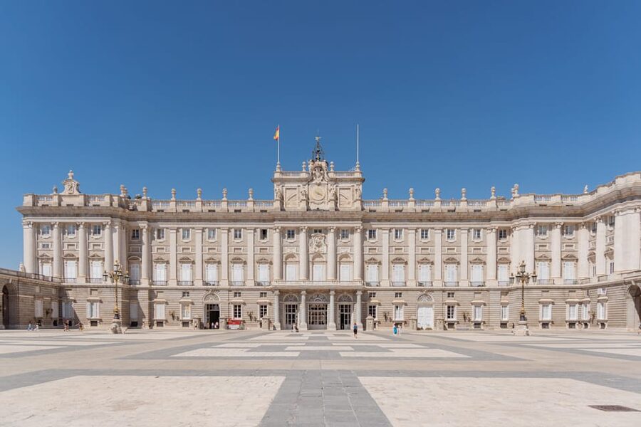 Madrid: Royal Palace VIP Tour with Skip-the-Line Ticket - Where You Meet: Plaza de Oriente and the Felipe IV Monument