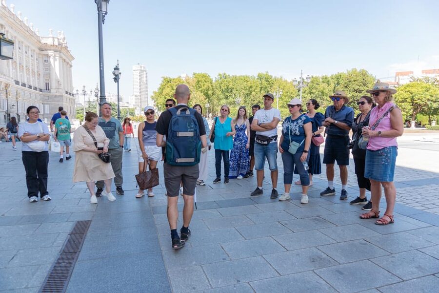 Madrid: Royal Palace VIP Tour with Skip-the-Line Ticket - Stop 3: Back to the Felipe IV Monument Area