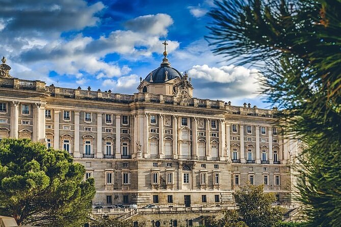 Madrid: VIP PRIVATE Royal Palace and Prado Museum. - Hotel lobby pickup and a simple taxi start