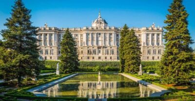 Madrid: VIP Private visit to Royal Palace and Prado Museum - Inside the palace: rooms that make the monarchy feel real