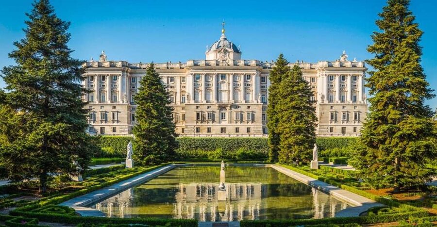 Madrid: VIP Private visit to Royal Palace and Prado Museum - Inside the palace: rooms that make the monarchy feel real