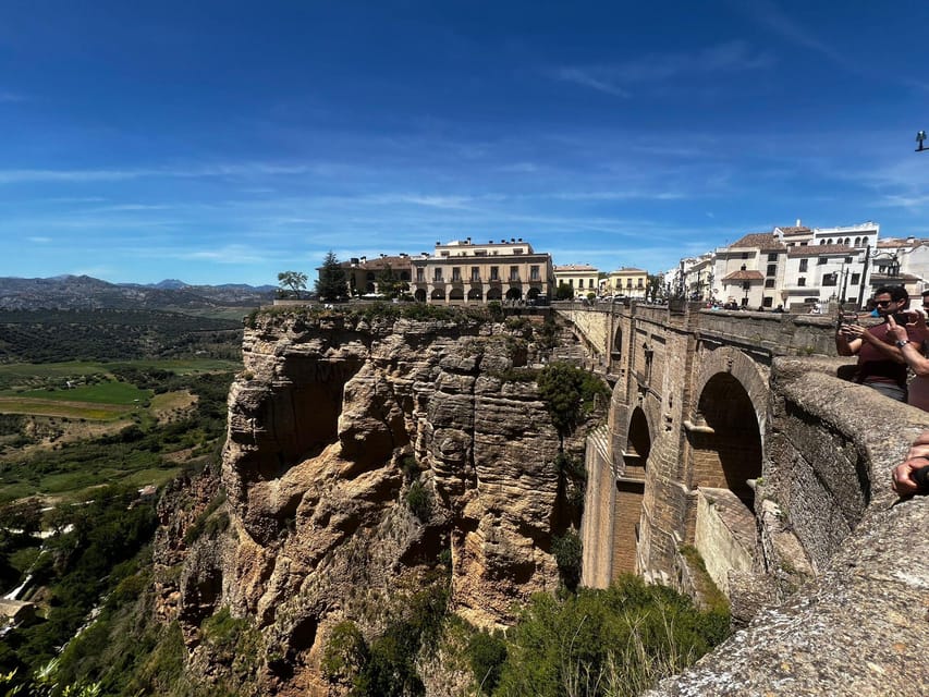 Marbella/Estep. Private VIP-Tour Ronda incl. Tapas & Drinks - Puente Nuevo and the Tajo de Ronda: the main photo stop, done right