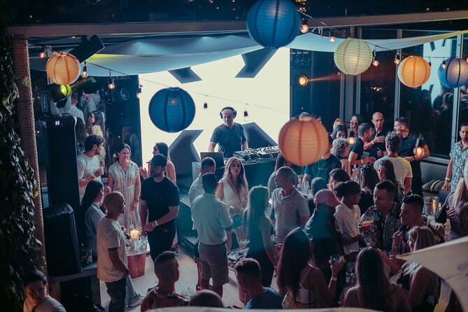 Medellin: Rooftop Bar Crawl with VIP Access & Hidden Clubs - Why this VIP Medellín nightlife crawl works in El Poblado
