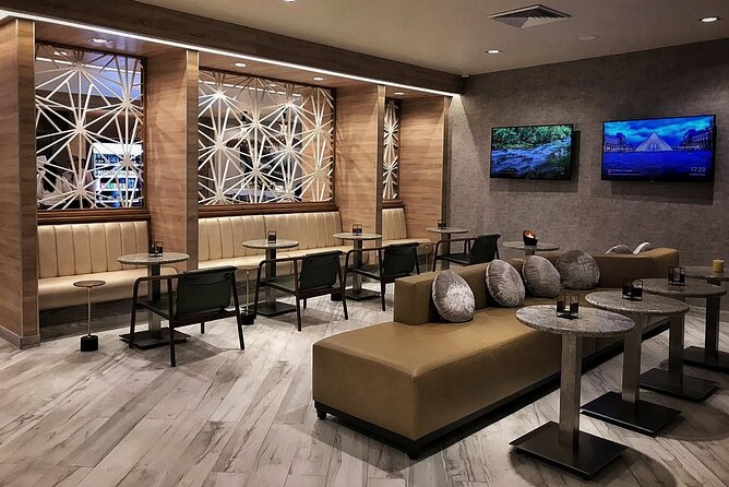 Mera VIP Lounge at Cancun International Airport - What You Get Inside: Buffet, Open Bar, Wi‑Fi, and Private Bathrooms