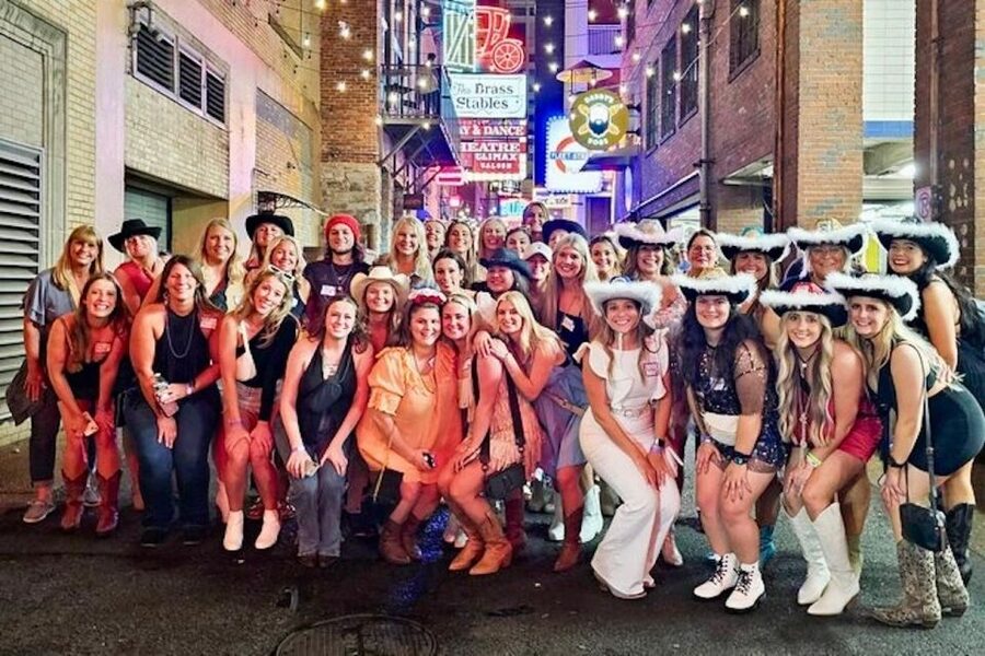 Nashville: Exclusive Entry and Special Offers VIP Bar Crawl - Practical tips so you enjoy every stop