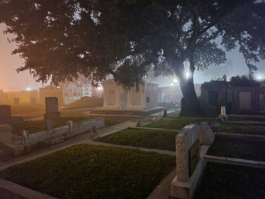 New Orleans: Cemetery Bus Tour At Dark with Exclusive Access - The 2-Hour Bus + Walk Structure That Keeps the Night Moving