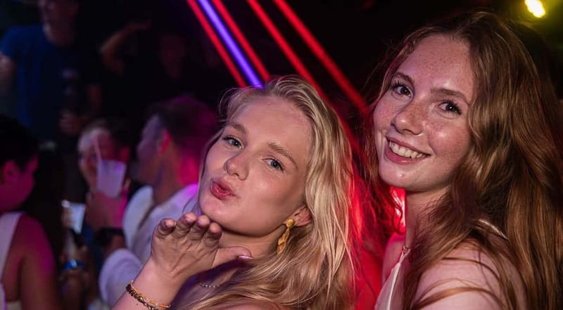 Nice: Bar/Pub Crawl with Free Shots and VIP Entry - Stop-by-Stop Reality: How the Bars Work With €5 Drinks and Free Shots