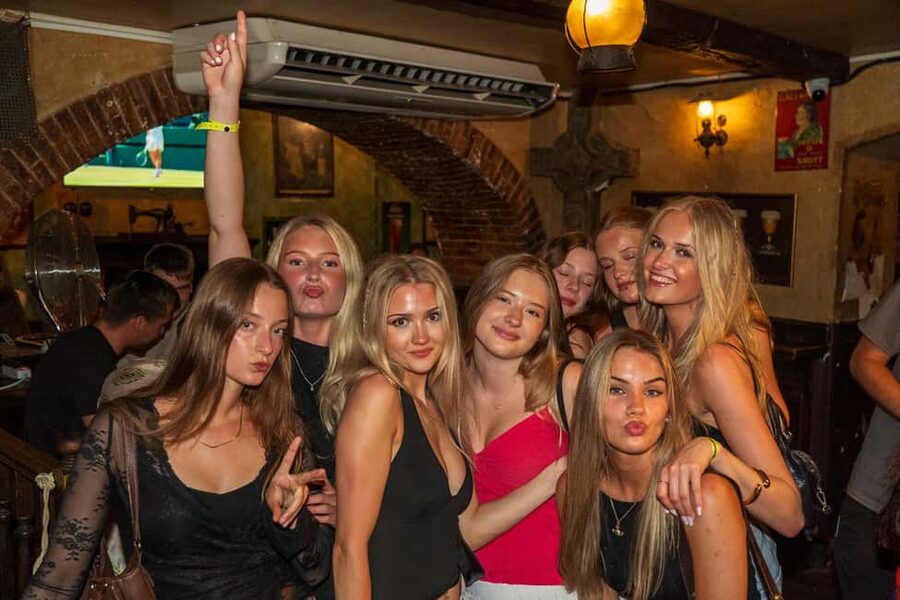 Nice: Party Bar Crawl with Club VIP, 6 Shots, and Games - Timing, Weekends, and What to Do With Your Arrival Time