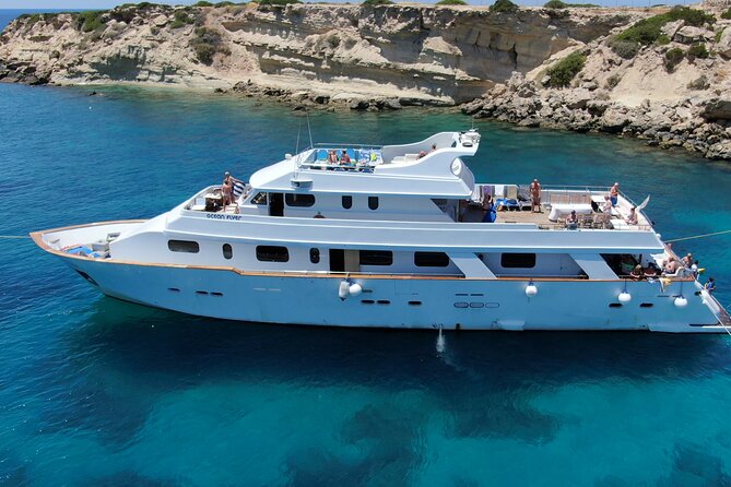 Ocean Flyer VIP Cruise from Paphos Adults Only - Crew service: waiter attention that actually makes a difference