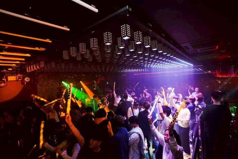 Osaka Dotonbori:GIRAFFE Nightclub Ticket with Drink/VIP Plan - VIP Champagne Packages: What You’re Paying For