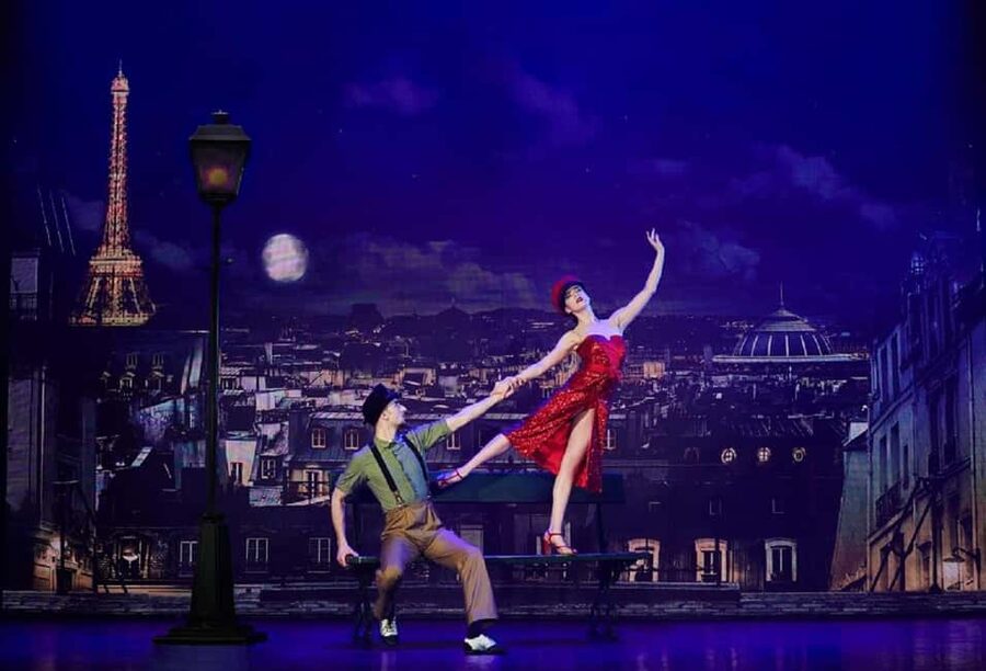 Paris: VIP Dinner and Cabaret Show at Paradis Latin - The Champagne-and-water inclusion: why it changes the mood
