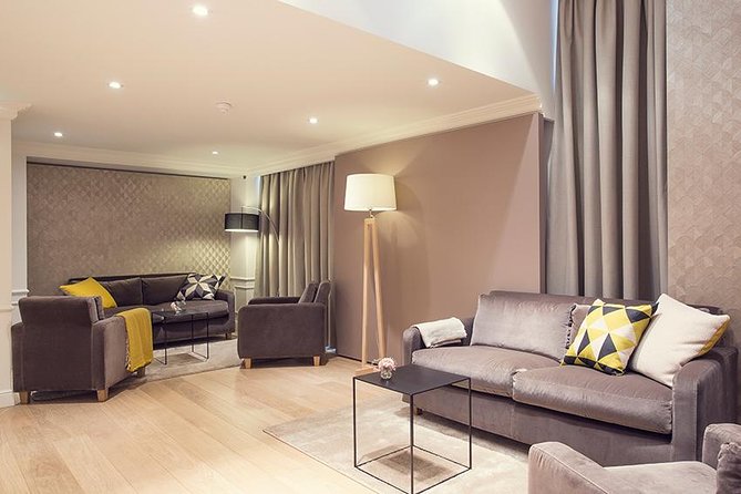 Paris VIP Shopping Experience-Lounge Access, Tea time & Transfer - Tea Time at the Lounge (and Snack Reality)