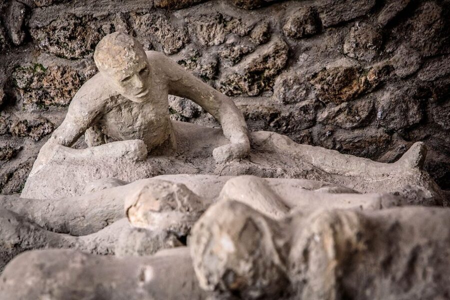 Pompeii VIP 3h Tour: Skip-the-line with your Archaeologist - Greater Decumano, Baths, and the Lupanare: Daily Life Comes Through