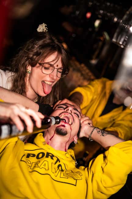 Porto: Pub Crawl with 7 Drinks, Games, and VIP Club Entry - How the Porto Crawl Works: 5 Hours, Four Stops, One VIP Ticket