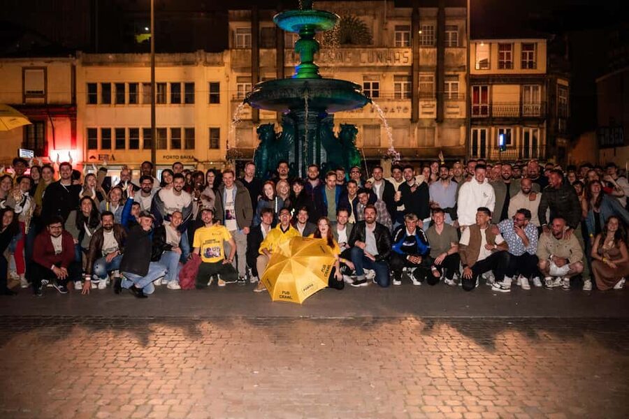 Porto: Pub Crawl with 7 Drinks, Games, and VIP Club Entry - Meeting at Fonte dos Leões: Start Fast and Stay Together