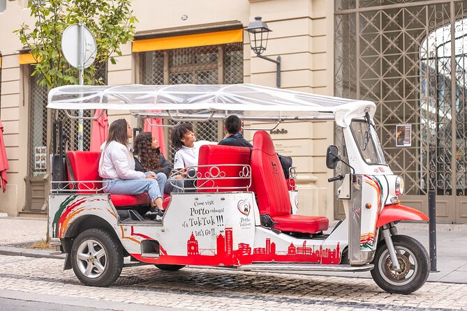 Porto: Tuk tuk vip guided tour - 1.30h - Guides make or break it: what to look for