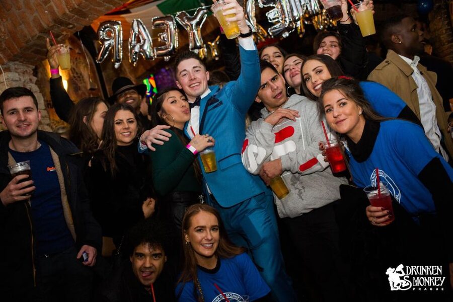 Prague: Pub Crawl with Open Bar and VIP Entry - Key highlights at a glance