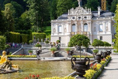 Premium Neuschwanstein Castle and Linderhof VIP Tour from Munich - Riding the alpine roads in a coach that actually helps