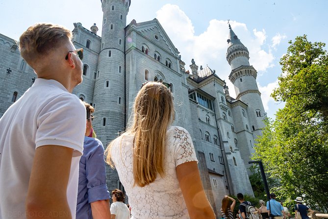 Premium Neuschwanstein Castle and Linderhof VIP Tour from Munich - The Schwangau buffer: lunch and shopping without a clock panic