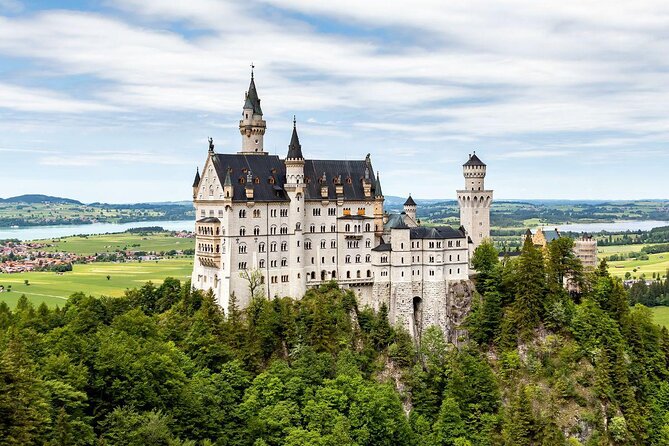 Premium Neuschwanstein Castle and Linderhof VIP Tour from Munich - Oberammergau stop: quick charm, big cultural context